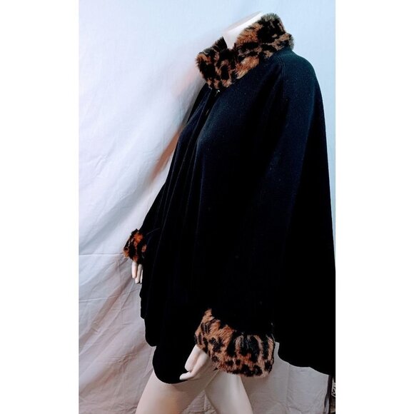OSFM Women Leopard Fleece Black Cape - Picture 3 of 8